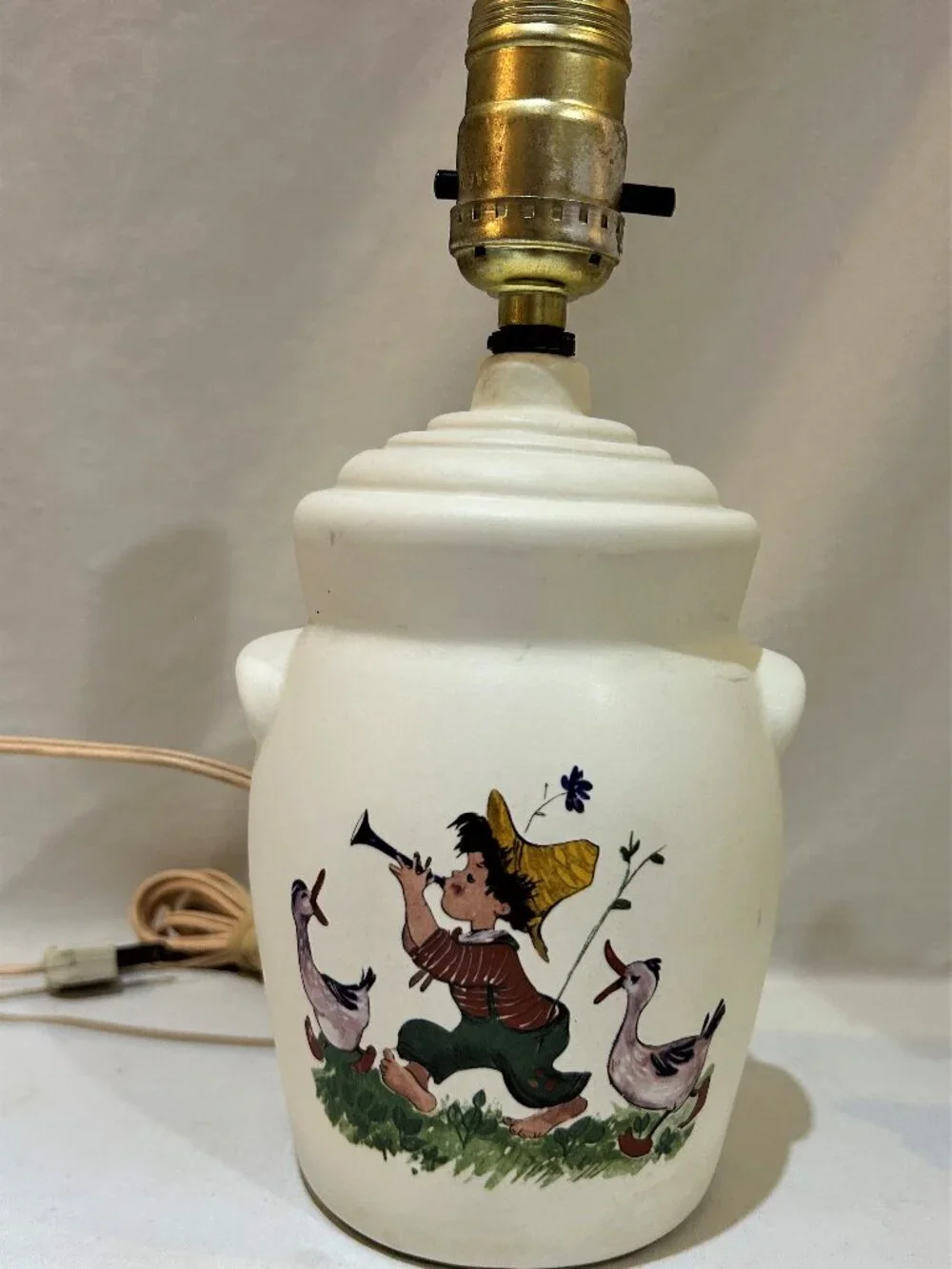 Vintage Junique Boy Trumpeter & Ducks Ochre Crock USA Pottery Bedside Lamp
